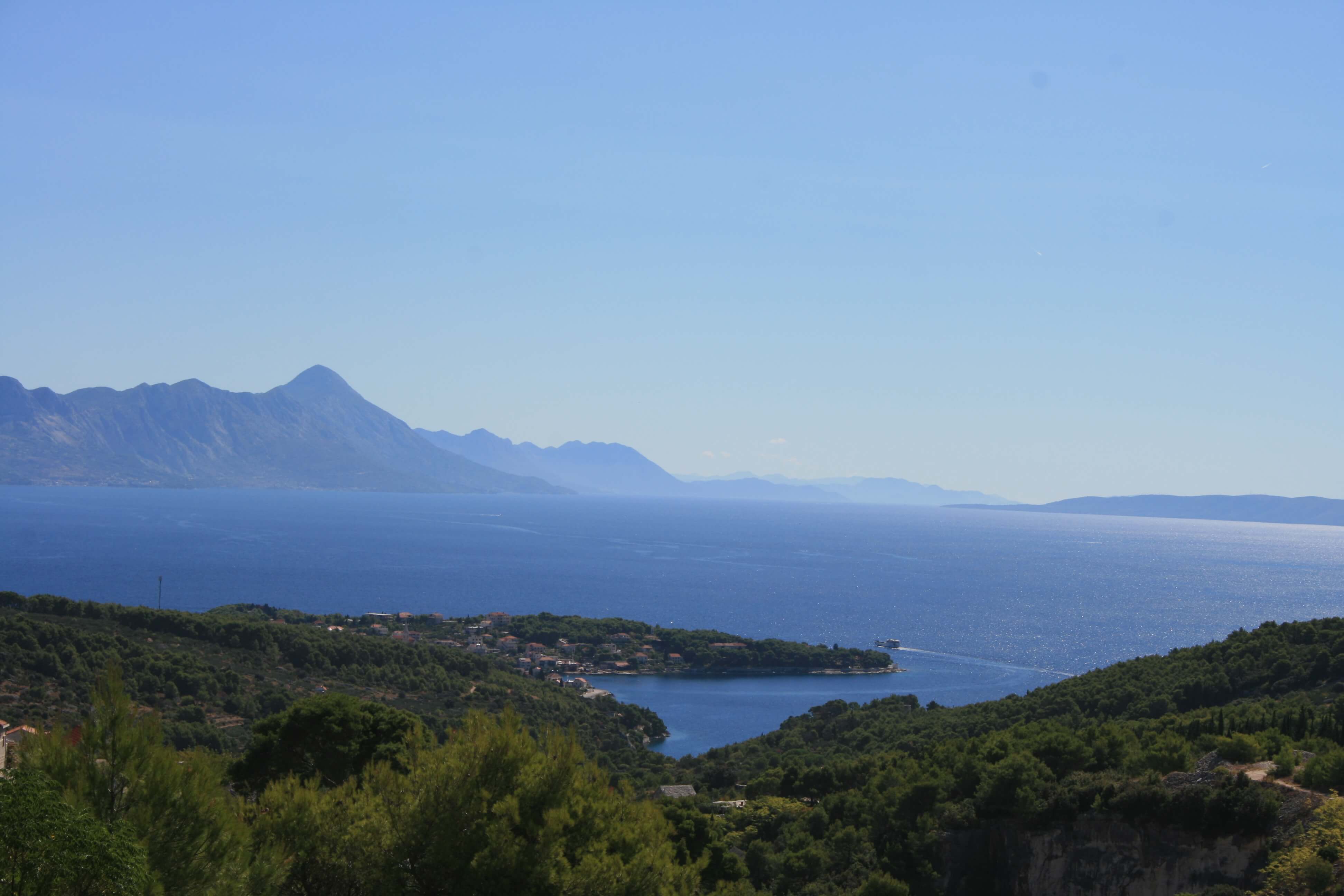 Pohled na Brač a vesničku Sumartin